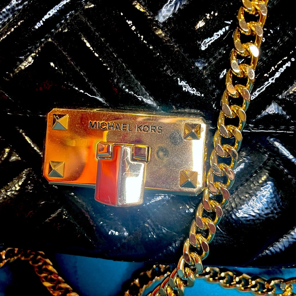 Michael Kors outgoing bag , lacquered color